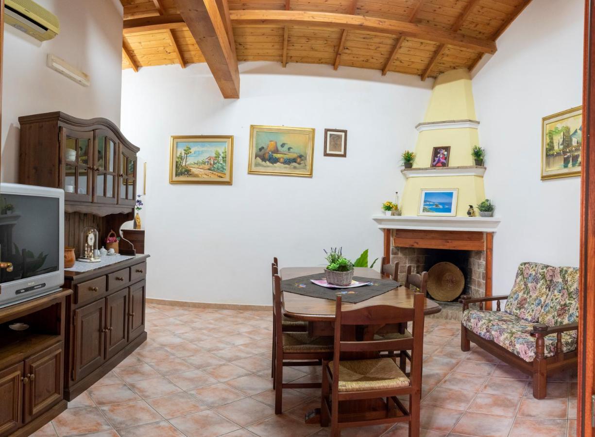 Bed and Breakfast Is Cuccus Masainas Экстерьер фото