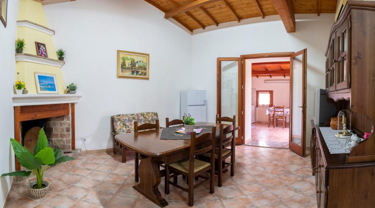 Bed and Breakfast Is Cuccus Masainas Экстерьер фото